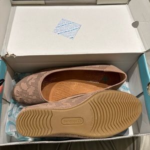 Brand new Baretraps shoes
